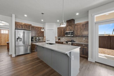 4445 SW Coyote Ave, Redmond, OR 97756 - photo 5