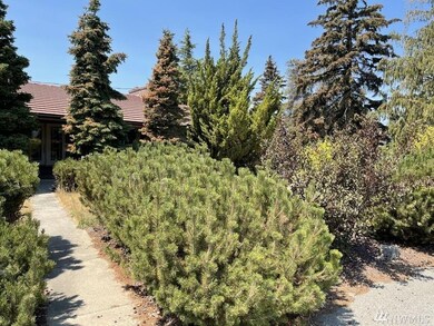 780 10th St NE, East Wenatchee, WA 98802 - photo 2