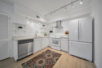 1647 W Sam Houston Pkwy S, Houston, TX 77042 - photo 4