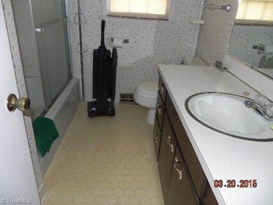 5737 Drake Rd, Greensboro, NC 27406 - photo 4