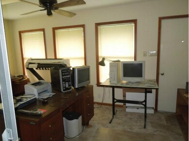 Studio/Study/Office.