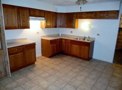 17304 Peach Grove Ln, Hazel Crest, IL 60429 - photo 3