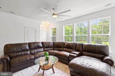 14842 Mason Creek Cir, Leesylvania, VA 22191 - photo 3