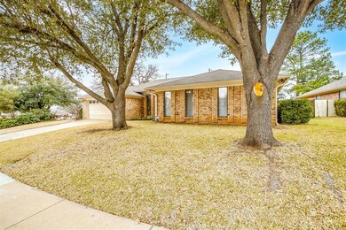 2077 Parkridge Dr, Hurst, TX 76054 - photo 2