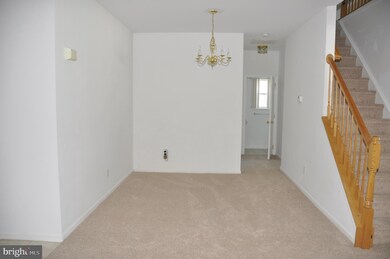 33 Greenbrook Dr, Columbus, NJ 08022 - photo 2