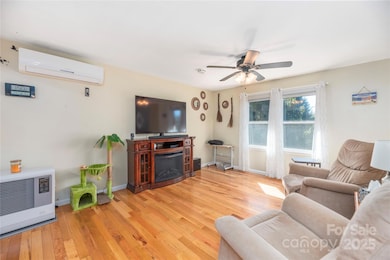 29 Arrowhead St, Clyde, NC 28721 - photo 3