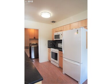 614 E 8th St, the Dalles, OR 97058 - photo 3