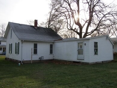 505 N Harris St, Bourbon, IN 46504 - photo 4
