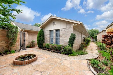 403 Towne Ct, Alvin, TX 77511 - photo 4