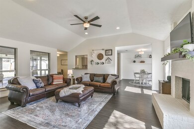 1209 Bayou Oak Dr, Friendswood, TX 77546 - photo 4