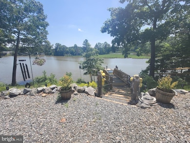 509 Creek View Ln, Colonial Beach, VA 22443 - photo 3