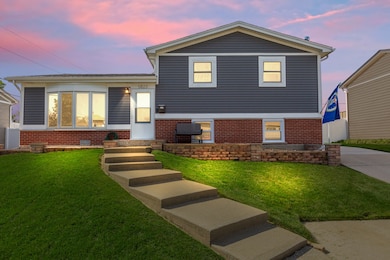 5823 Stuart Ln, Oak Forest, IL 60452 - photo 2