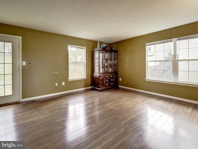 12712 Royal Carriage Dr, Germantown, MD 20876 - photo 2