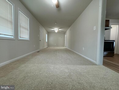 18312 Chestnut Dr, Triangle, VA 22172 - photo 3