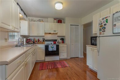 402 Ridge Rd, Hendersonville, NC 28792 - photo 6