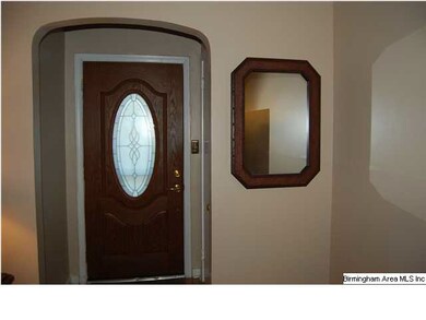 Arched doorway leading to the livingroom with beau