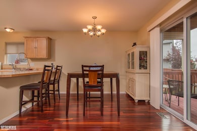 Dining Area/Breakfast Bar
