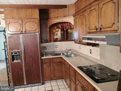 1043 Walnut St, Reading, PA 19601 - photo 4