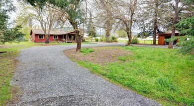 8607 E Evans Creek Rd, Rogue River, OR 97537 - photo 4