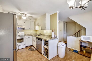 19356 Running Cedar Ct, Germantown, MD 20876 - photo 4