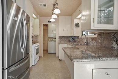 719 W Avenue j10, Lancaster, CA 93534 - photo 5