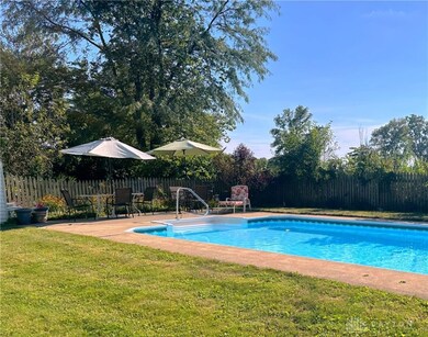 Relax by YOUR pool!!