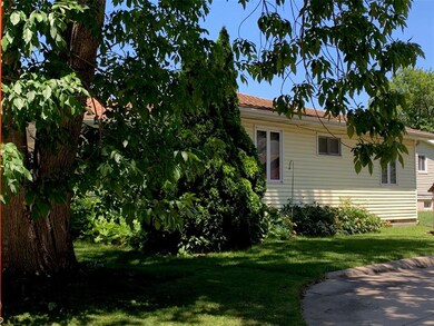 2905 Outlook Dr SW, Cedar Rapids, IA 52404 - photo 4