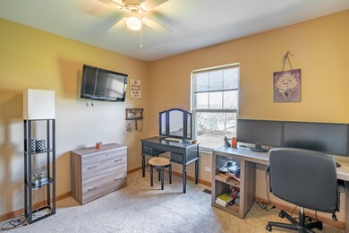 6753 Slate Dr unit 933, Carpentersville, IL 60110 - photo 3