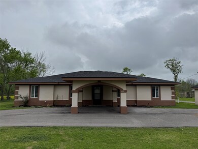 4523 Mustang Rd, Alvin, TX 77511 - photo 2
