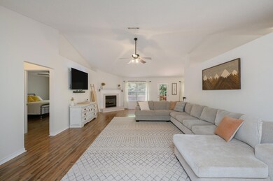 15-web-or-mls-4866 Leyland Ln-02