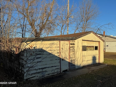 104 Mountain St W, Cavalier, ND 58220 - photo 7