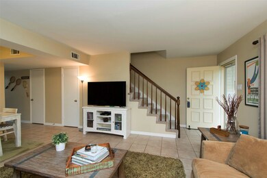 10260 Longmont Dr unit 5, Houston, TX 77042 - photo 4