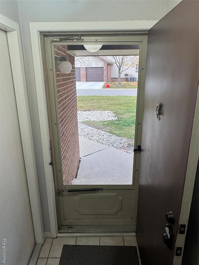 6619 Ridgefield Cir unit 205, West Bloomfield, MI 48322 - photo 4