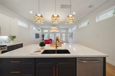 137 E 37th St unit A, Houston, TX 77018 - photo 2