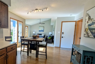 1215 Prairieview Dr NE, Cedar Rapids, IA 52402 - photo 6