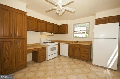 2141 Suburban Greens Dr, Lutherville Timonium, MD 21093 - photo 7