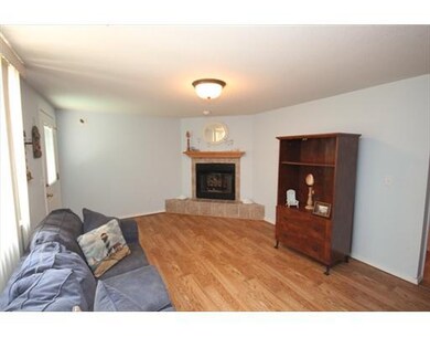 Den/Family/Great Room. Gas log fire place