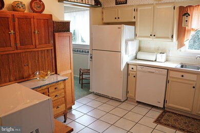 10 Crest Dr, Boyertown, PA 19512 - photo 4