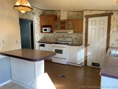 200 Walnut Creek St, Chouteau, OK 74337 - photo 6