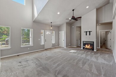 Natural gas fireplace