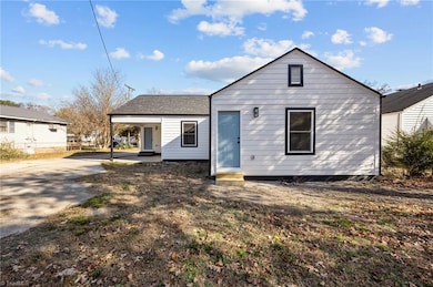 104 Howard St, Thomasville, NC 27360 - photo 2