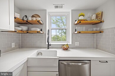 4605 31st Rd S unit C2, Arlington, VA 22206 - photo 3