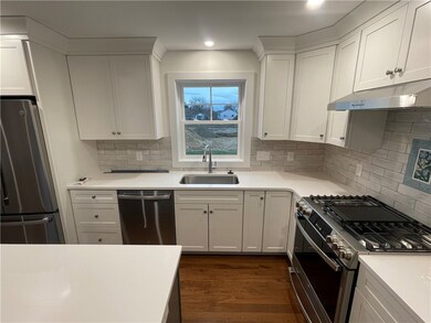 201 Harmony Ct, Warwick, RI 02889 - photo 3