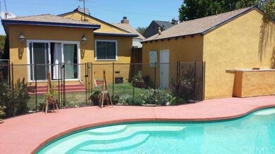 Sparkling Pool with Kid Safety Fence AND a yard!!!