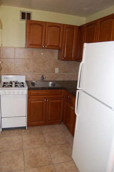 8117 N 11th St, Phoenix, AZ 85020 - photo 2