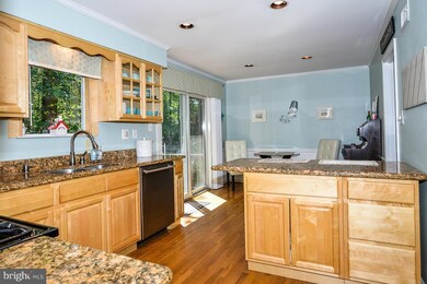 8305 Five Gates Rd, Annandale, VA 22003 - photo 7