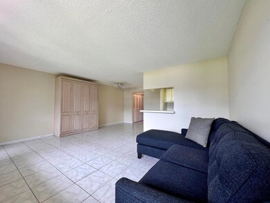 403 Chatham T, West Palm Beach, FL 33417 - photo 4