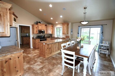 Kitchen/Dining Area