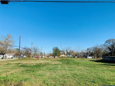 8032 Dyer St, Houston, TX 77088 - photo 6