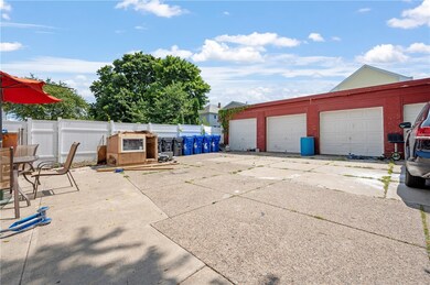 136 Anthony Ave, Pawtucket, RI 02860 - photo 4